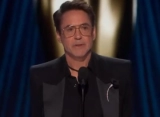 Sikap Robert Downey Jr. saat Terima Piala Oscar Pertamanya Picu Kontroversi