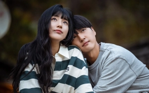 Suzy & Yang Se Jong Sengaja Ngemut Es Saat Syuting 'Doona!' di Musim Dingin