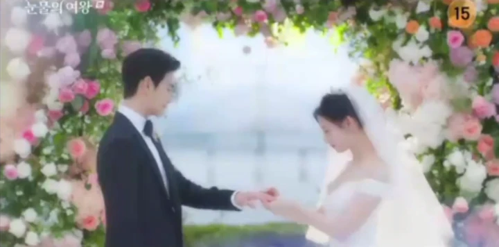 Kejanggalan Adegan Pernikahan Kim Soo Hyun & Kim Ji Won di \'Queen Of Tears\' Curi Fokus