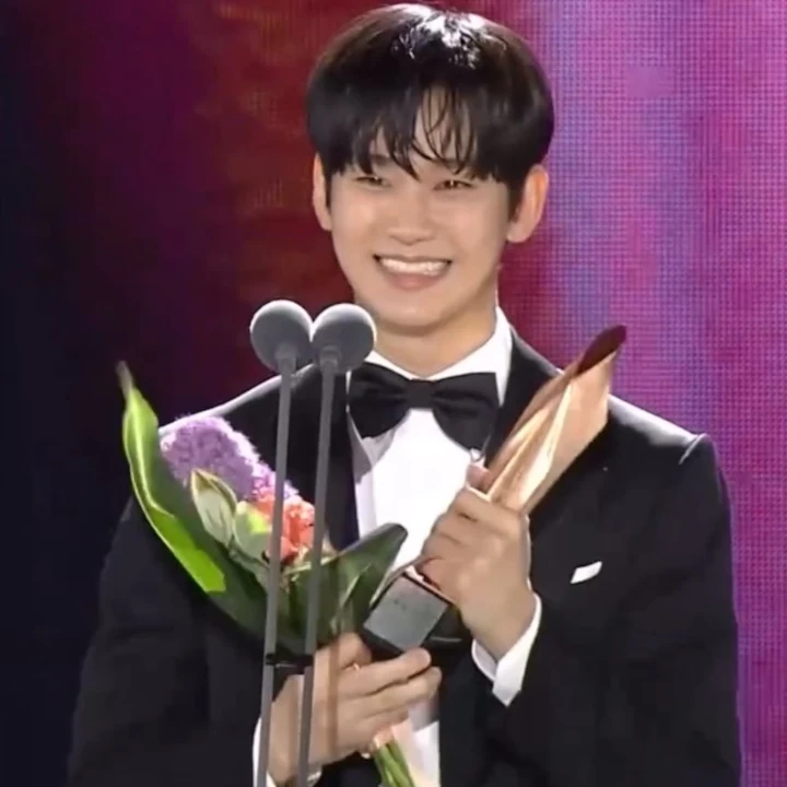 Baeksang Arts Awards 2024: Suara Kim Soo Hyun saat Pidato Kemenangan Jadi Sorotan