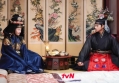 tvN Rilis Video Ciuman Moon Sang Min & Oh Ye Ju di 'Under The Queen's Umbrella'