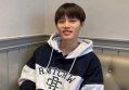 Taeil NCT 127 Tahan Tangis Kala Muncul Pakai Kruk di Konser 'THE UNITY'
