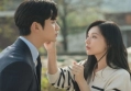 Kim Soo Hyun Lakukan Aksi Romantis untuk Kim Ji Won di Lokasi Syuting 'Queen of Tears'