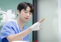 Akting Jung Joon Won Jadi Ipar Go Yoon Jung di 'Resident Playbook' Tuai Perhatian
