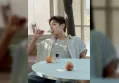 Pesona Manis Park Jihoon di Bandara, Bikin Knetz Terpukau
