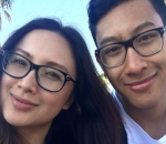 Tata Cantik Natural Saat Berpose dengan Darma