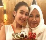 2. Foto Bareng Umi Khalsum