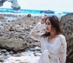1. Prilly Asyik Liburan di Nusa Penida Bali