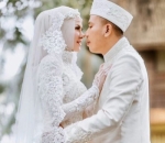 So Sweet, Vicky Prasetyo Unggah Foto Mesra di Anniversary Pernikahan ke Satu Bulan