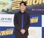 Pose Keren Lee Shi Eon di Jumpa Pers