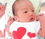 Menggemaskan Pakai Baju 'I Love My Ma & Pa'