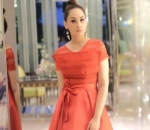 Mona Ratuliu, Cantik Mempesona Pakai Dress Polos