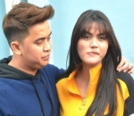 Billy Syahputra Enggan Lepaskan Rangkulan Mesranya ke Hilda Vitria Saat Wawancara 