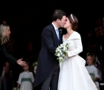 Momen Ciuman Pertama di Royal Wedding yang Paling Ditunggu