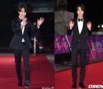 Yang Se Jong Melambaikan Tangan ke Penggemar