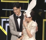Interaksi Cha Eunwoo dan Ayu Dewi yang Bikin Penggemar Iri