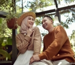 Tak Hanya Kasual, Prewedding Melody-Hanif ini Juga Bertema Kebun