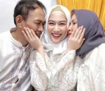 Melody Bersama Orangtua di Acara Pengajian