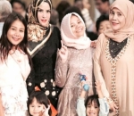 Kedekatan Angel Lelga dengan adik dan ibunda Vicky Prasetyo
