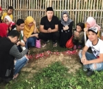 Angel Lelga pernah ikut berziarah ke makam nenek Vicky Prasetyo