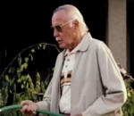 Stan Lee Berperan sebagai Penjual Hot Dog di 