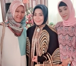 Kondangan Bareng Teman Arisan Berlian