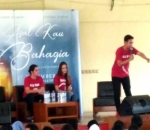 Jadi Bintang Utama, Aliando dan Aurora Ribero Hadir di SMA Yadika 8 Bekasi