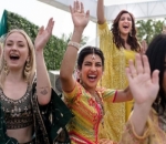 Sophie Turner Ikut Larut dalam Kemeriahan Upacara Mahendi