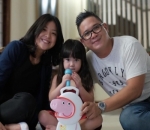 Rayakan Natal, Gempita Dapat Kado Lucu dari Saudara