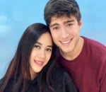 Aura Kasih Kompak Pamer Foto Senyum Bareng Sang Suami