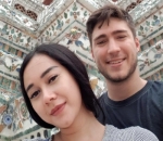Romantis, Sang Suami Terus Menemani Aura Kasih Di Tengah Isu Prostitusi Online