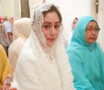 Serba Putih, Saphira Indah Gelar Pengajian Empat Bulan Kehamilan