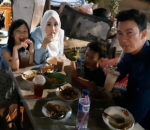 Ajarkan Hidup Sederhana, Mandala Shoji Ajak Anak Makan di Warung Pinggir Jalan