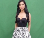 Garap Video Clip Baru, Della Perez Seksi