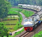 KA Mutiara Timur Surabaya-Banyuwangi yang Melintasi Banyak Terowongan 