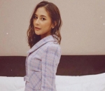 Elegan dan Simpel Dalam Balutan Skirt Suit