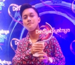 Rizky Febian Bangga Sabet Piala Penyanyi Solo Pria Terdahsyat