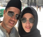 Romantis Abadikan Momen di Tanah Suci