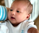Masih Bayi, Raphael Moeis Sudah Pakai Baju Seharga Jutaan