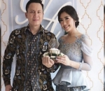 Kebaya Biru dengan yang Menawan