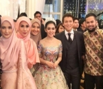 Syahrini dan Reino Barack Foto Bareng Teman-Teman Satu Pengajian