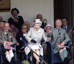 Ratu Elizabeth II dan Pangeran Charles Ternyata Punya Selera Humor yang Sama