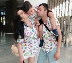Kompak Pakai Seragam Saat Liburan di Bali