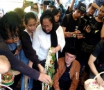 Suasana Haru Pemakaman Ria Irawan Pada Senin (6/1)