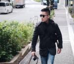 Potret Detri Bak Model Saat Berpose di Jalanan Pasar Gembrong