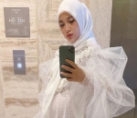Chacha Frederica Tampak Cantik Dengan Penampilan Perut Besarnya