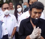 Rhoma Irama Gandeng Relawan Serahkan Bantuan APD Ke RSCM