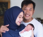 Anak Kelima Zaskia Lagi-lagi Mirip Hanung Bramantyo