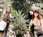 Reza Artamevia Ajak Anak-anak Kunjungi Makam Adjie Massaid