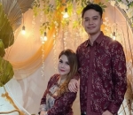 Katty Butterfly dan Aiman Ricky Kompak Pakai Batik